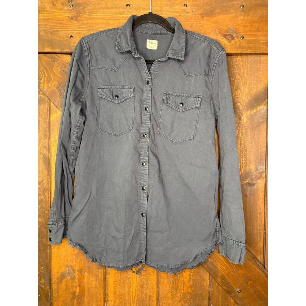 Gap 1969 women’s large navy denim pearl snap shirt